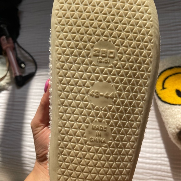 Slippers - Picture 2 of 2